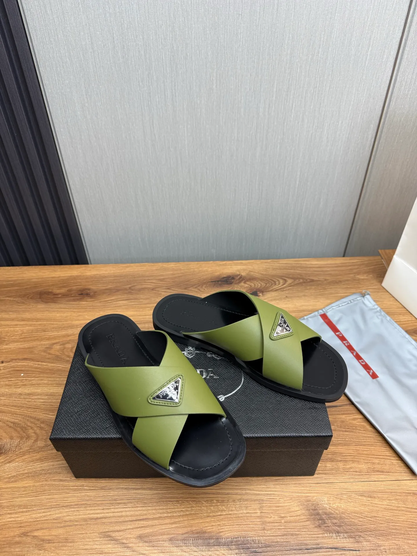 Factory price 340💰 ＰＲＡＤＡPrada - popular men's slippers hot sale 🔥 🩴Official website one to one production 38-45 sizes 45 46 🉑️Customized!